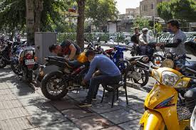 پلیس گیلان با موتورسواران در پیاده روها برخورد شدید می کند