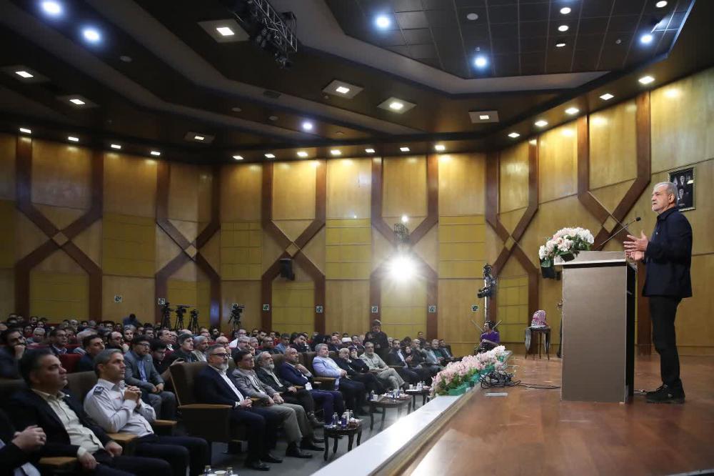 مملکت را باید با تدبیر اداره کنیم