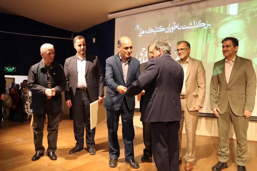  استاندار از گیلان شناس و ادیب گیلانی تقدیر کرد