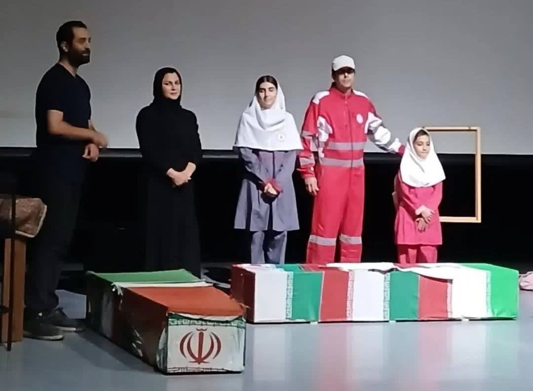 نمایش پنج روایت از میناب در رشت به روی صحنه رفت