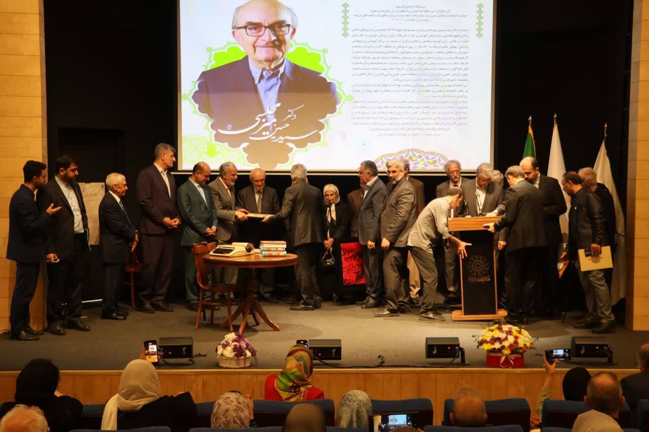 واقف ۳۰ هزار جلد کتاب در رشت تجلیل شد