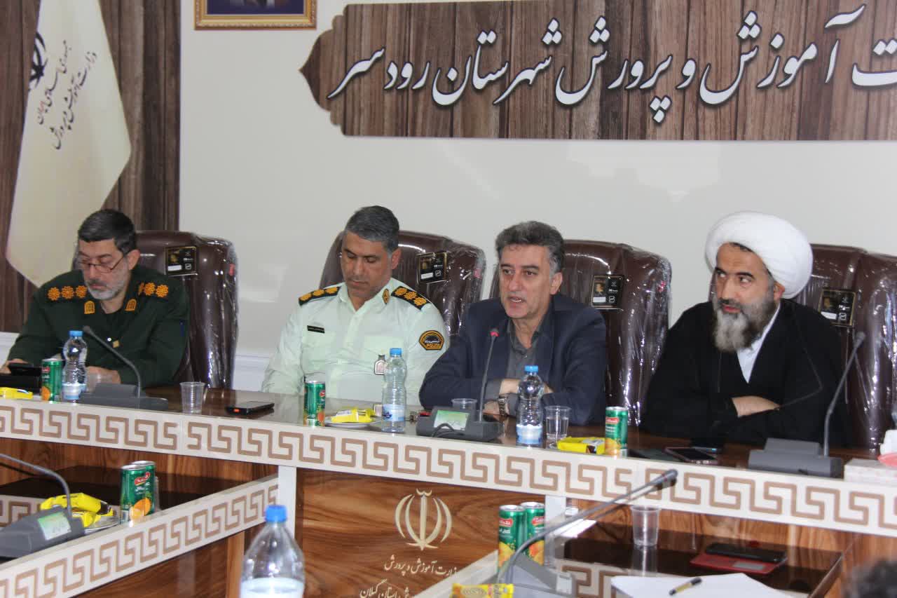 فرماندار: آثار مفاخر شهرستان رودسر در فضایی مناسب به نمایش در آید