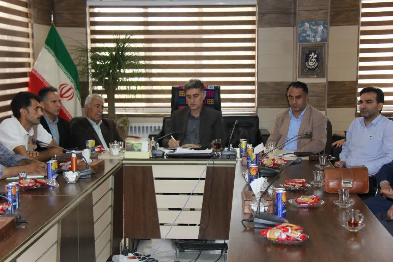 حل مشکلات جامعه نیازمند همکاری همه جانبه است