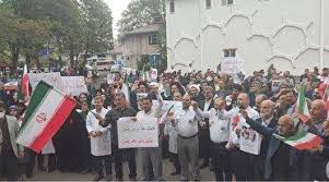 کارکنان دانشگاه علوم پزشکی رشت تجمع اعتراضی برگزار کردند