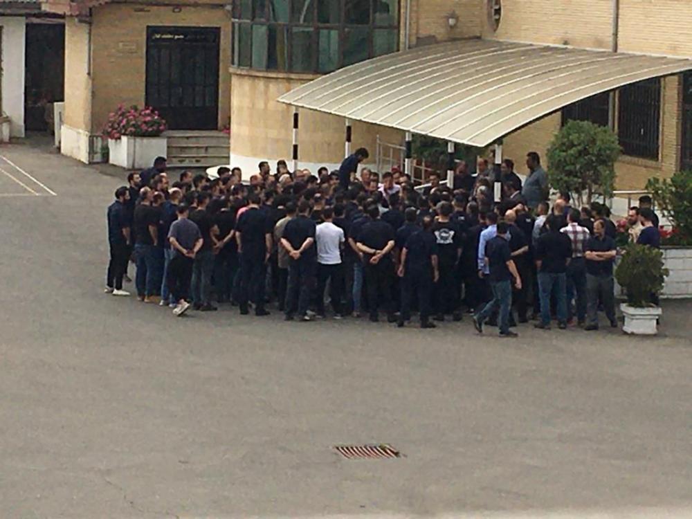 کارگران دخانیات گیلان تجمع  کردند