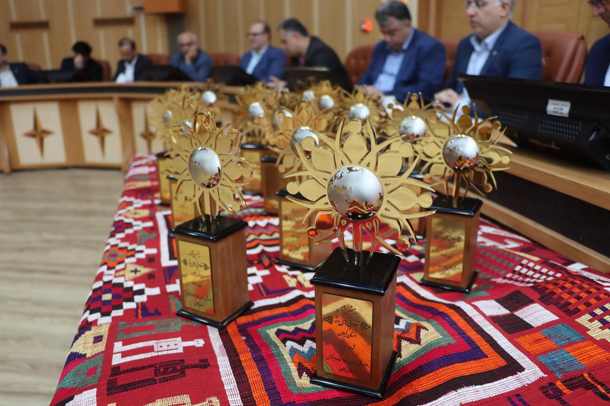 استاندار: دولتها تولید کننده خوبی نیستند - باید بسترها فراهم شود