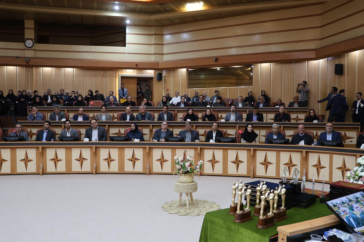 برگزیدگان استاندارد استان گیلان معرفی  و تجلیل شدند