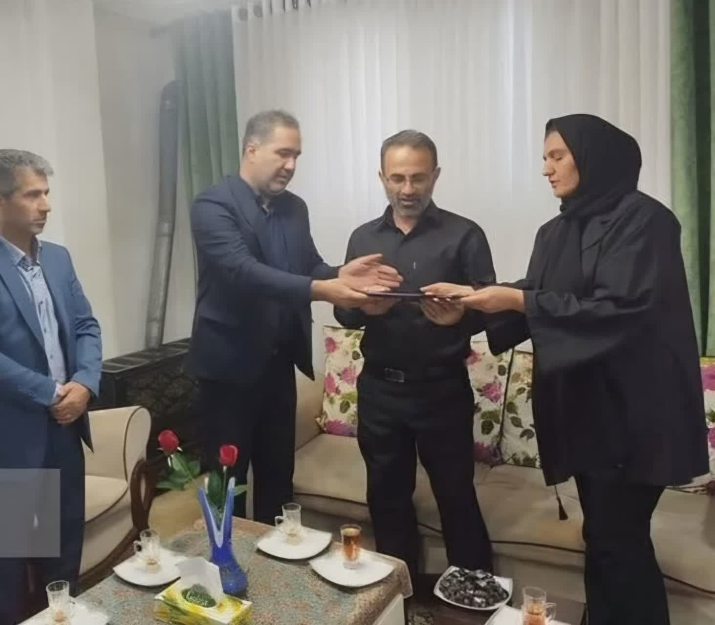 دیدار جهادگران دانشگاهی گیلان با خانواده معظم شهید ناوچه دنا