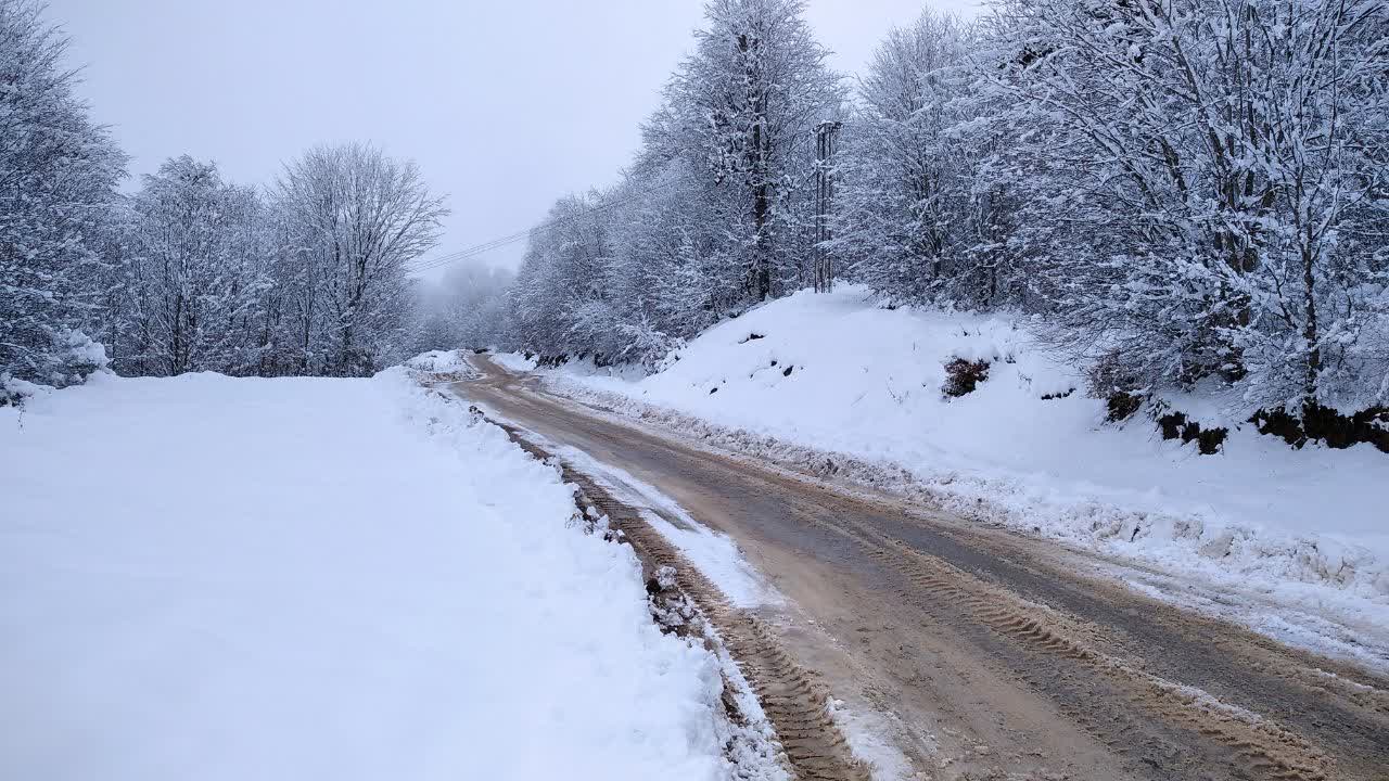 ۵۰ روستا شهرستان رودسر در محاصره برف است